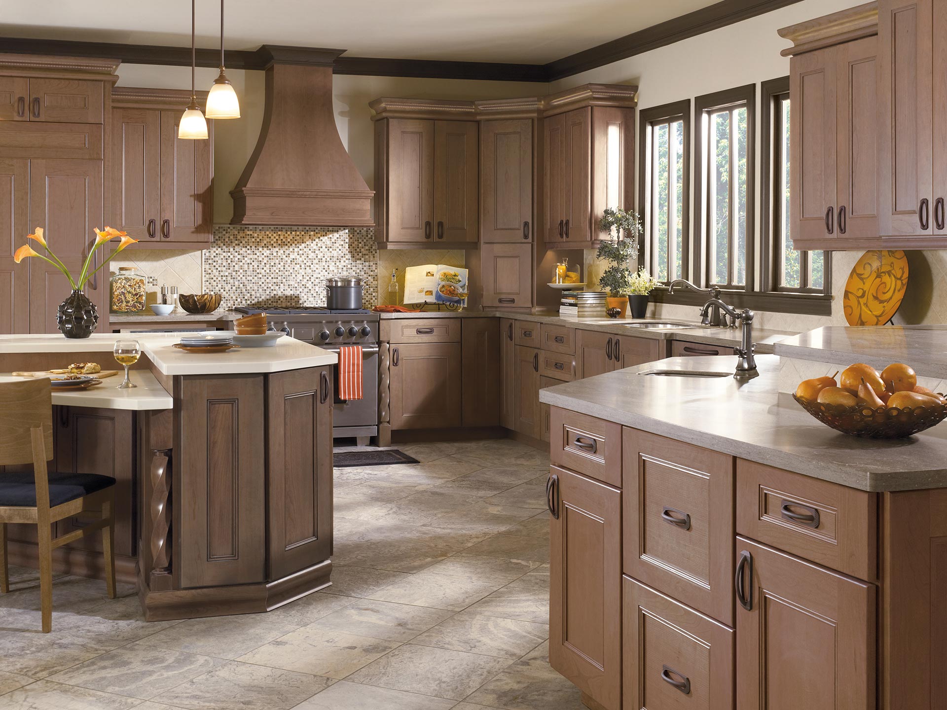 http://distinctivekitchens.com/wp-content/uploads/2020/10/O33-transitional-brown-woodgrain-kitchen-cabinets-omega-distinctive-kitchens.jpg