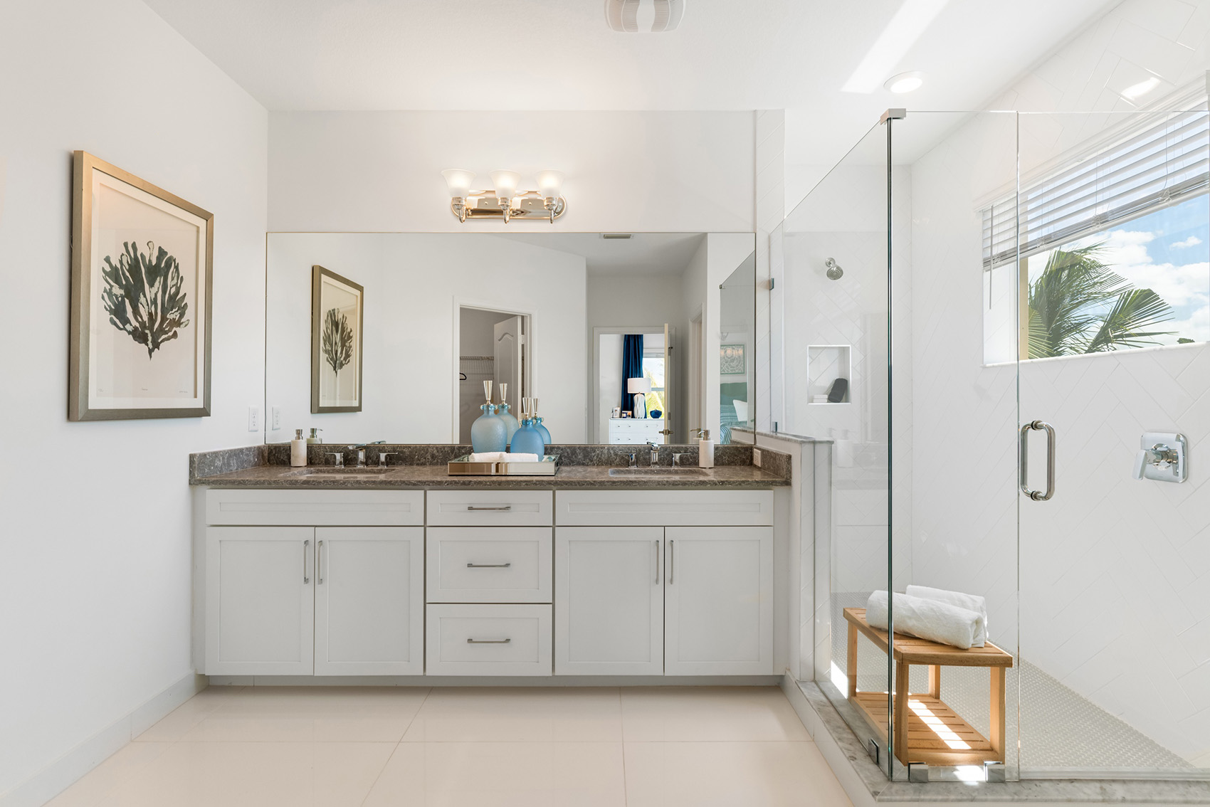 White Bathroom Cabinets - Aristokraft Cabinetry